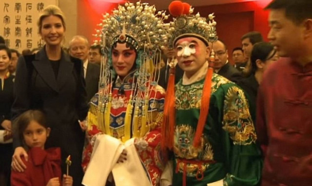 Έκλεψε την παράσταση η εγγονή του τραμπ με το τραγούδι της στα μανδαρινικά! (vid)