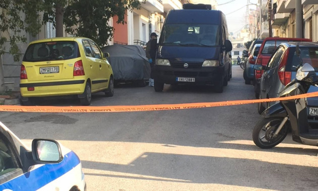 Έγκλημα στο Περιστέρι - ΕΛ.ΑΣ: Οι δολοφόνοι γνώριζαν τα θύματα