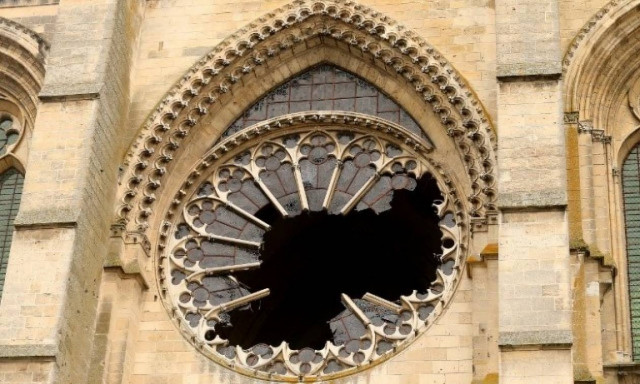 Θυελλώδεις άνεμοι στη Γαλλία: Τουλάχιστον 250.000 νοικοκυριά χωρίς ηλεκτρικό ρεύμα