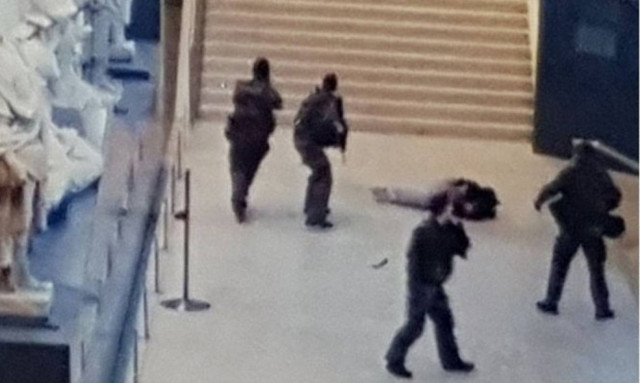 Επίθεση στο Λούβρο: Ο δράστης αρνείται να μιλήσει στους ανακριτές
