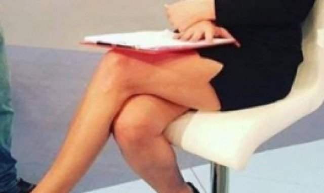 Το «καυτό» σταυροπόδι 55άρας Ελληνίδας παρουσιάστριας. Την αναγνωρίζετε;