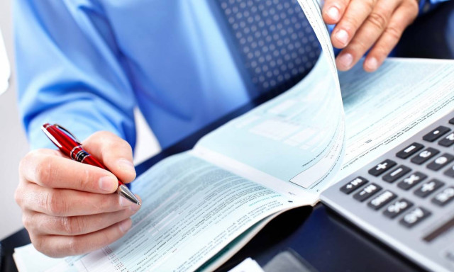 «Μπούμερανγκ» η ρύθμιση για τα μπλοκάκια – Κλείνουν … βιβλία μαζικά οι αυτοαπασχολούμενοι