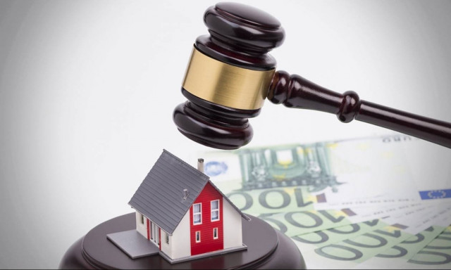 Οι φόροι γονατίζουν τους πολίτες και η κυβέρνηση «πανηγυρίζει» για τις κατασχέσεις!