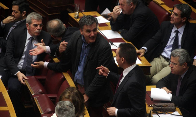 Ο Τσακαλώτος λέει «ναι» στο ΔΝΤ για διεύρυνση της φορολογικής βάσης