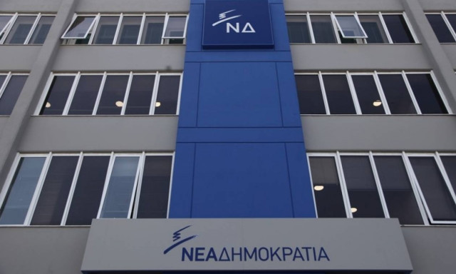 ΝΔ: Τσίπρας κερνάει, Καλογρίτσας πίνει