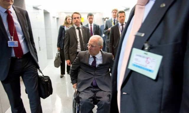 SZ: Ο Σόιμπλε απειλείται με ήττα στη διαμάχη για την Ελλάδα