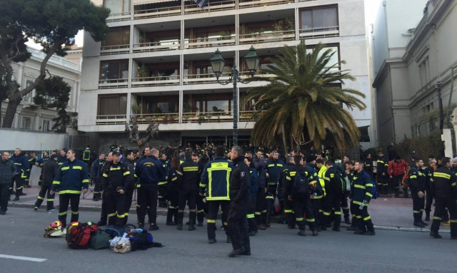 Θα «κατασκηνώσουν» στο Διοικητικής Μεταρρύθμισης οι πυροσβέστες