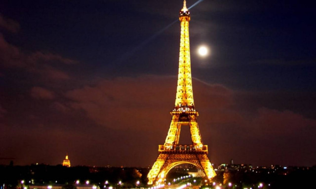 Κι όμως! Ο Πύργος του Άιφελ αλλάζει… μορφή!