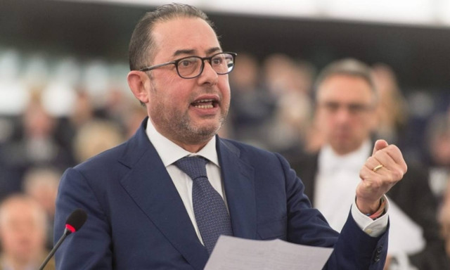 Τζιάνι Πιτέλα: Ο Σόιμπλε όταν πρόκειται για την Ελλάδα... παίζει πάντα με τη φωτιά