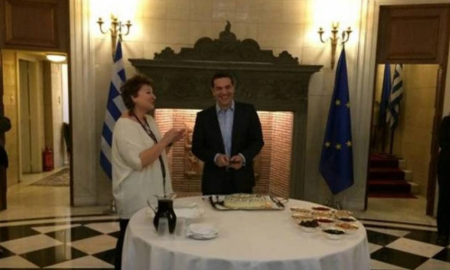 Έκοψαν πίτα στο Μαξίμου - Σε ποιον «έπεσε» το φλουρί;