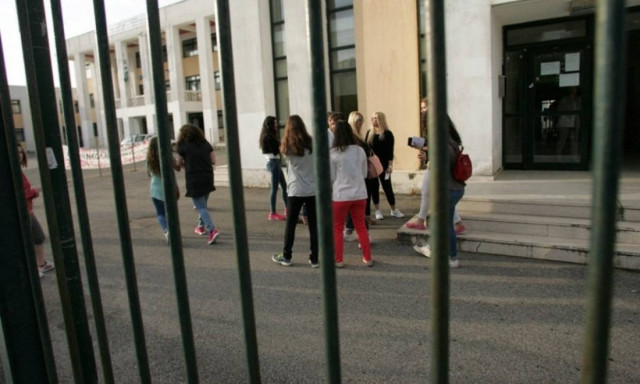 Αυτή είναι η δημόσια δωρεάν Παιδεία: 4.350 ευρώ το χρόνο πληρώνει μια οικογένεια για κάθε μαθητή