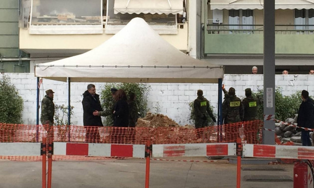 Βόμβα Κορδελιό: Από λεπτό σε λεπτό η επιχείρηση εξουδετέρωσης