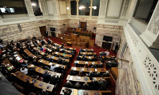 Στη Βουλή η ρύθμιση για τα δεδουλευμένα των συμβασιούχων