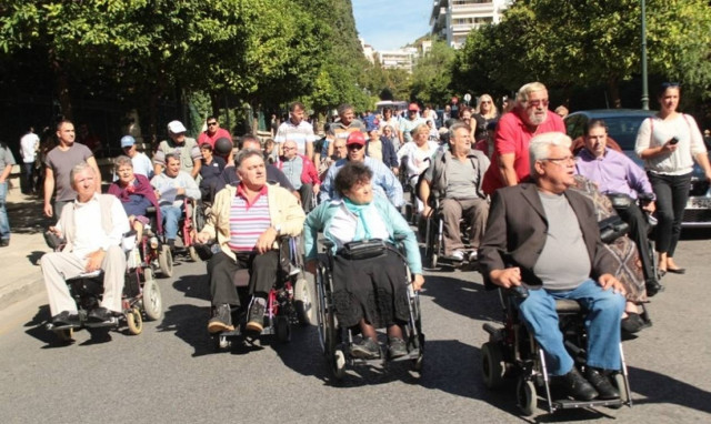Τέλος στο παράβολο των 46,14 ευρώ για τους ανασφάλιστους στα ΚΕΠΑ