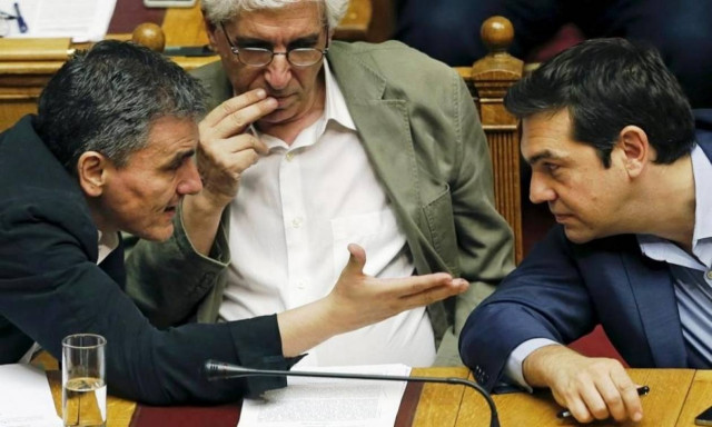 Αξιολόγηση: Ο Τσίπρας ποντάρει στη Μέρκελ κι ο Τσακαλώτος «νίπτει τας χείρας του»