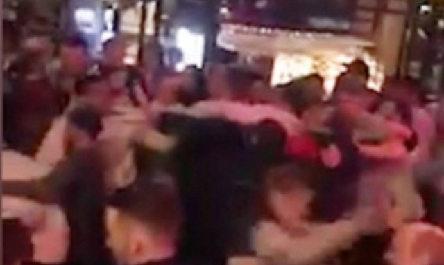 Καβγάς άνευ προηγουμένου σε κλαμπ: Πιάστηκαν στα χέρια 100 άτομα! (vid)
