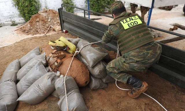 Συγκλονιστικό βίντεο από τη στιγμή της έκρηξης στο Κορδελιό: Καρέ – καρέ η εξουδετέρωση της βόμβας