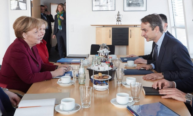 Γερμανικός Τύπος: Μέρκελ και Σόιμπλε κλείνουν το μάτι στον Μητσοτάκη για πρόωρες εκλογές