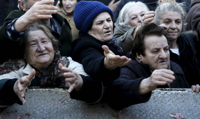Μέτρα - σοκ ζητούν οι δανειστές: Πόσα θα «χαθούν» από τις τσέπες μας με αφορολόγητο στα 7.200 €;
