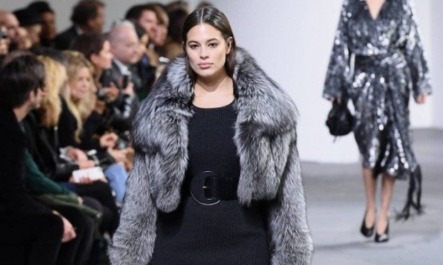 Η πληθωρική Ashley Graham κατακτά και τις πασαρέλες - Για πρώτη φορά καμπύλες σε επίδειξη του Kors