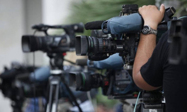 Τρίωρη στάση στα κανάλια για να αποτραπεί το «μαύρο» στο MEGA