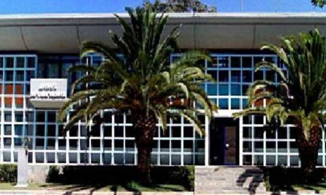 Βουλιαγμένη: Με υλικά κατεδαφίσεων ανακαινίζεται το πρώην δημαρχείο