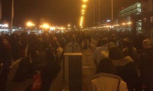 Αναστάτωση στο αεροδρόμιο της Πράγας από απειλή για βόμβα