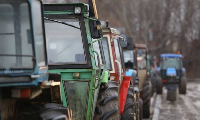 Farmers in Western Macedonia announce they will end road blockades on Monday