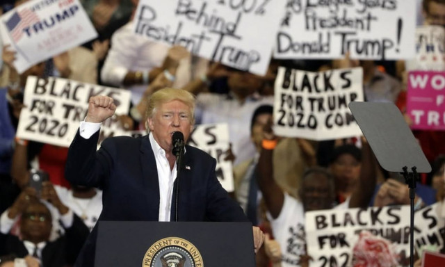 Ο Τραμπ επέστρεψε πανηγυρικά στις προεκλογικές συγκεντρώσεις! (photos)