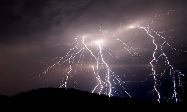 Καιρός - Έκτακτο δελτίο από την ΕΜΥ: Σε αυτές τις περιοχές θα «χτυπήσει» σε λίγες ώρες κακοκαιρία