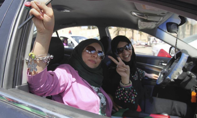 Απίστευτο: Απαγόρευσαν στις γυναίκες κάτω των 60 να ταξιδεύουν χωρίς κηδεμόνα!