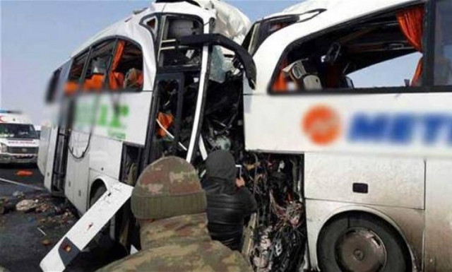 Φρικτό δυστύχημα στην Τουρκία: Πούλμαν συγκρούστηκαν μετωπικά λόγω ομίχλης (ΠΡΟΣΟΧΗ!ΣΚΛΗΡΕΣ ΕΙΚΟΝΕΣ)