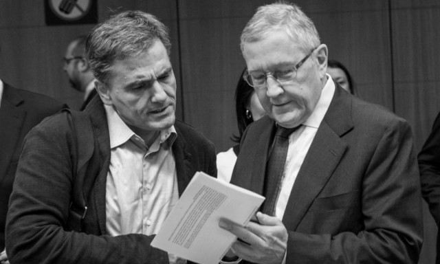 EUROGROUP LIVE: Τα δίνουν όλα και εκλιπαρούν τους δανειστές να γυρίσουν