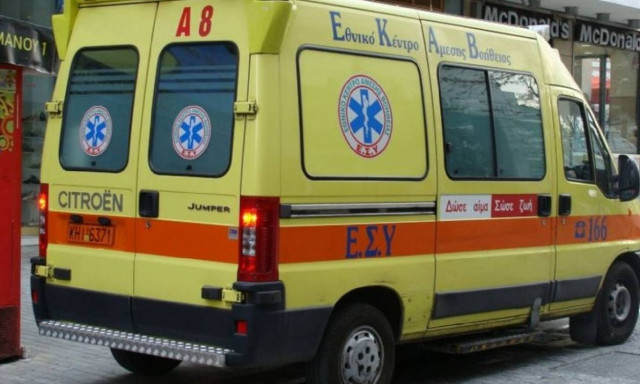 Τροχαίο ατύχημα στο Ελληνικό - Μπλοκαρισμένη η παραλιακή