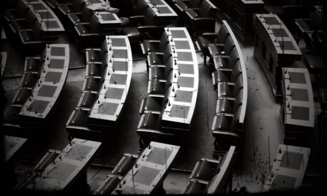 Βουλή - Έντονη κριτική στην κυβέρνηση για Eurogroup: Δεν σας έμεινε καμία κόκκινη γραμμή