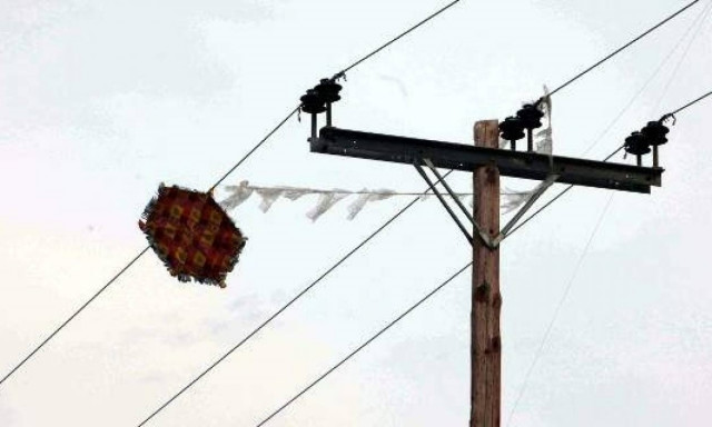 Καθαρά Δευτέρα: Τι να κάνετε αν ο χαρταετός μπλεχτεί στα καλώδια της ΔΕΗ