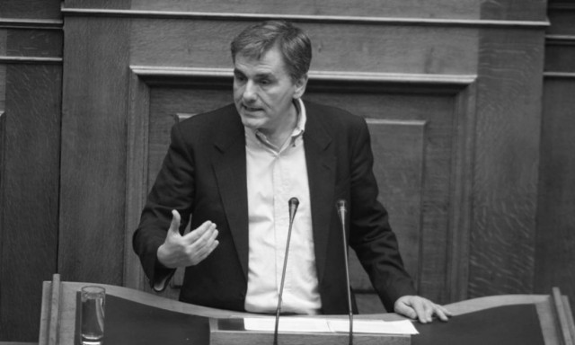 Ολομέτωπη επίθεση σύσσωμης της αντιπολίτευσης στον Τσακαλώτο