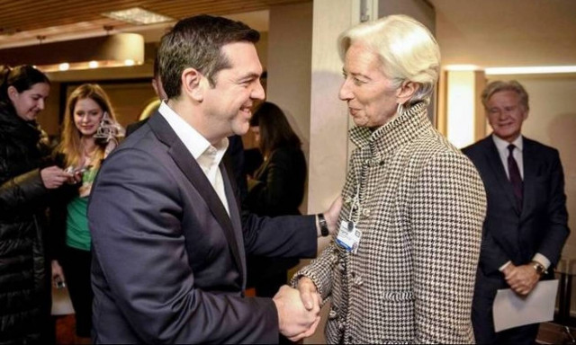 «Μαστίγιο και καρότο» από τη Λαγκάρντ: Είστε με το ένα πόδι έξω από τη λάσπη