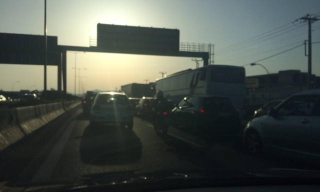 Ουρές χιλιομέτρων στην Εθνική Οδό λόγω καραμπόλας (pics)