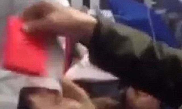 Απίστευτο: Διασώστης ασθενοφόρου απειλεί να μην ξεκινήσει αν δεν πάρει φακελάκι! (vid)