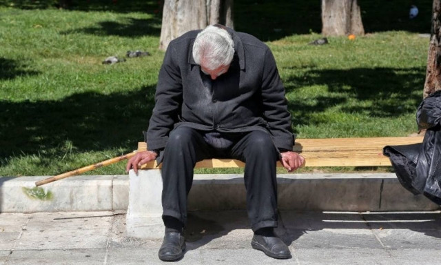 «Στρατιές»... φτωχών συνταξιούχων: Στα 600 ευρώ οι νέες μέσες συντάξεις! Αναλυτικά παραδείγματα