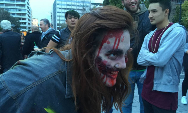 Απόκριες 2017 - «Τρόμος» στο Σύνταγμα: Βγήκαν τα ζόμπι παγανιά! (pics)