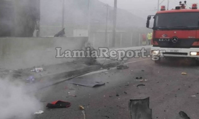 Εικόνες φρίκης από πολύνεκρο τροχαίο στην εθνική οδό Αθηνών - Λαμίας (pics&vid)