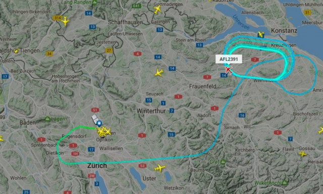 Θρίλερ στον αέρα: Φωτιά σε κινητήρα αεροπλάνου – Επιστρέφει στη Ζυρίχη