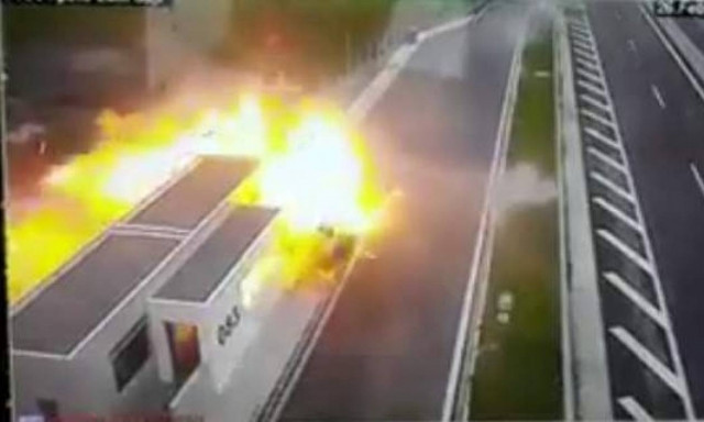 Τροχαίο στη Θήβα: Δείτε με πόσα πήγαινε ο οδηγός της μοιραίας Porsche (vid)