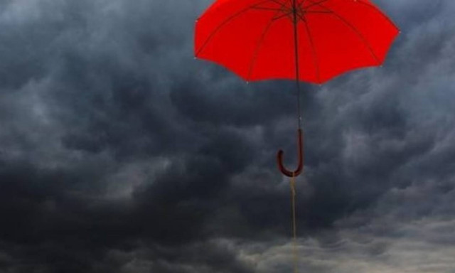 Καθαρά Δευτέρα καιρός – Με βροχές θα κάνουμε κούλουμα: Δείτε πού χρειάζεται… ομπρέλες