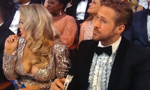 Όσκαρ: Σάλος με το ντεκολτέ της συνοδού του Ράιαν Γκόσλινγκ – Δείτε ποια ήταν τελικά (pics)
