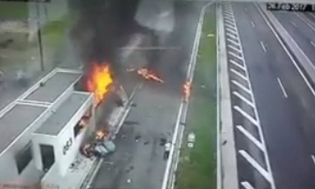 Καρέ - καρέ το τροχαίο που συγκλόνισε το πανελλήνιο με το γιο πασίγνωστου επιχειρηματία (pics&vids)