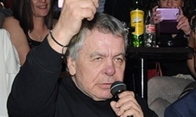 Στην εντατική ο τραγουδιστής Γιάννης Πουλόπουλος