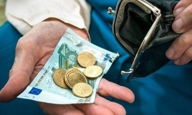 Συντάξεις Μαρτίου 2017: Συνεχίζεται σήμερα (28/2) η πληρωμή των συντάξεων